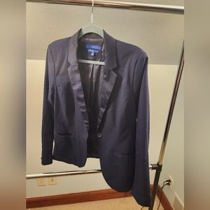Navy blue blazer. Size 16 Apt 9